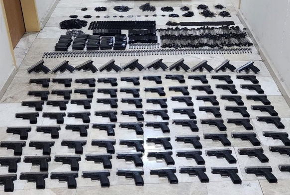 Bagajdan silah deposu gibi 90 adet tabanc kt