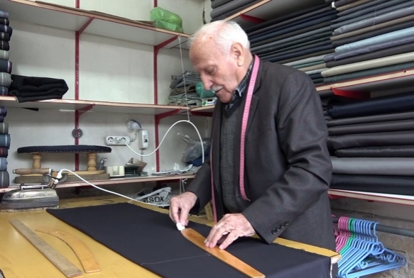 �alvar ustas� mesle�ini ya�atmaya �al���yor