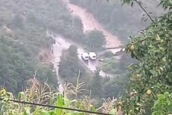 Giresun'da anne ile 2 k�z� sel sular�na kap�ld�